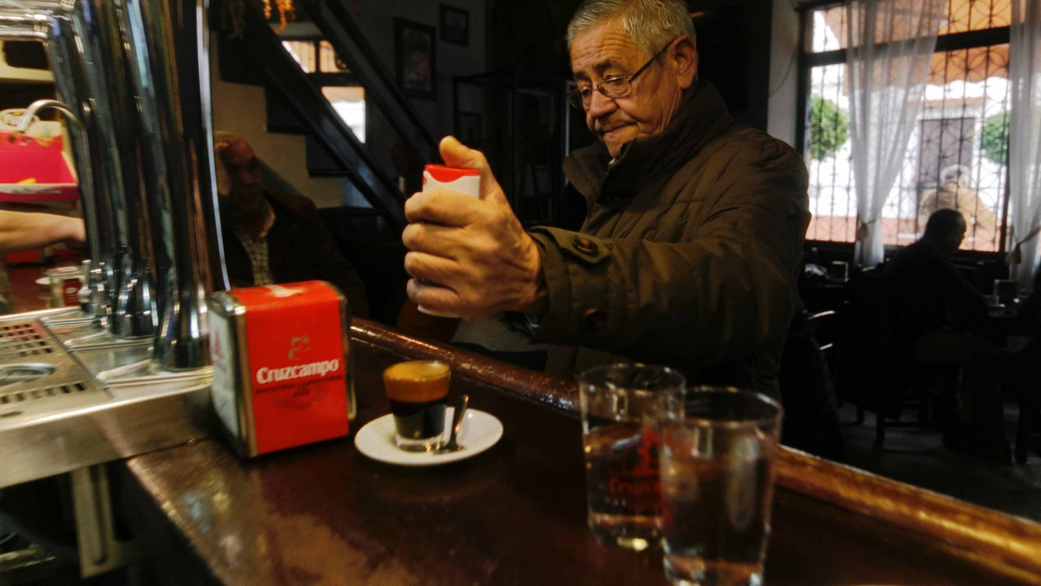 Escena de vida cotidiana en la campaña Seguir contigo